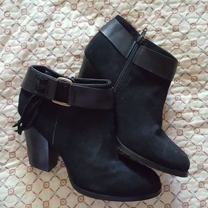 Kensie black ankle boots w tassels